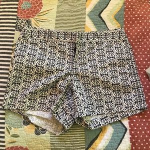 Banana republic white and black patterned shorts